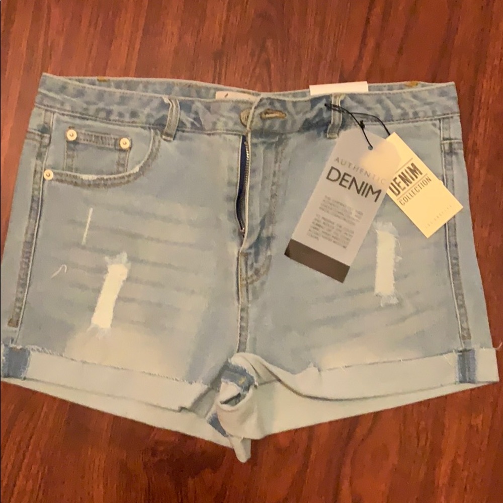 Lightly distressed Jean shorts